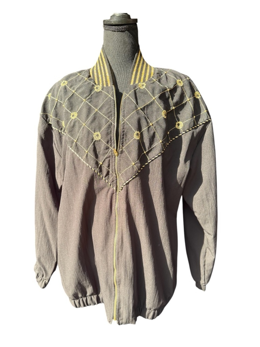 Vintage Windbreaker Black and Gold Size Large